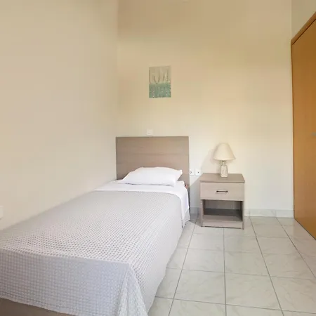 Apartamento Kostas 2 *