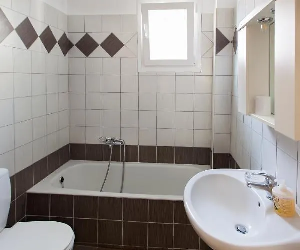 Kostas 2 * העיירה קוס